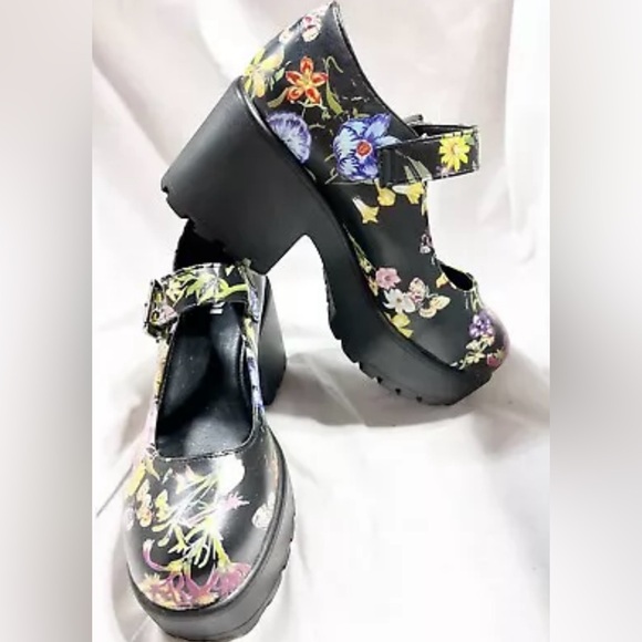 Size 5…….…Sweet Floral Printed Mary Jane Shoes with Buckle Closure.  New…..Koi - Picture 3 of 8